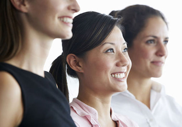 lachende Gruppe Frauen Karriere-Workshop für Frauen
