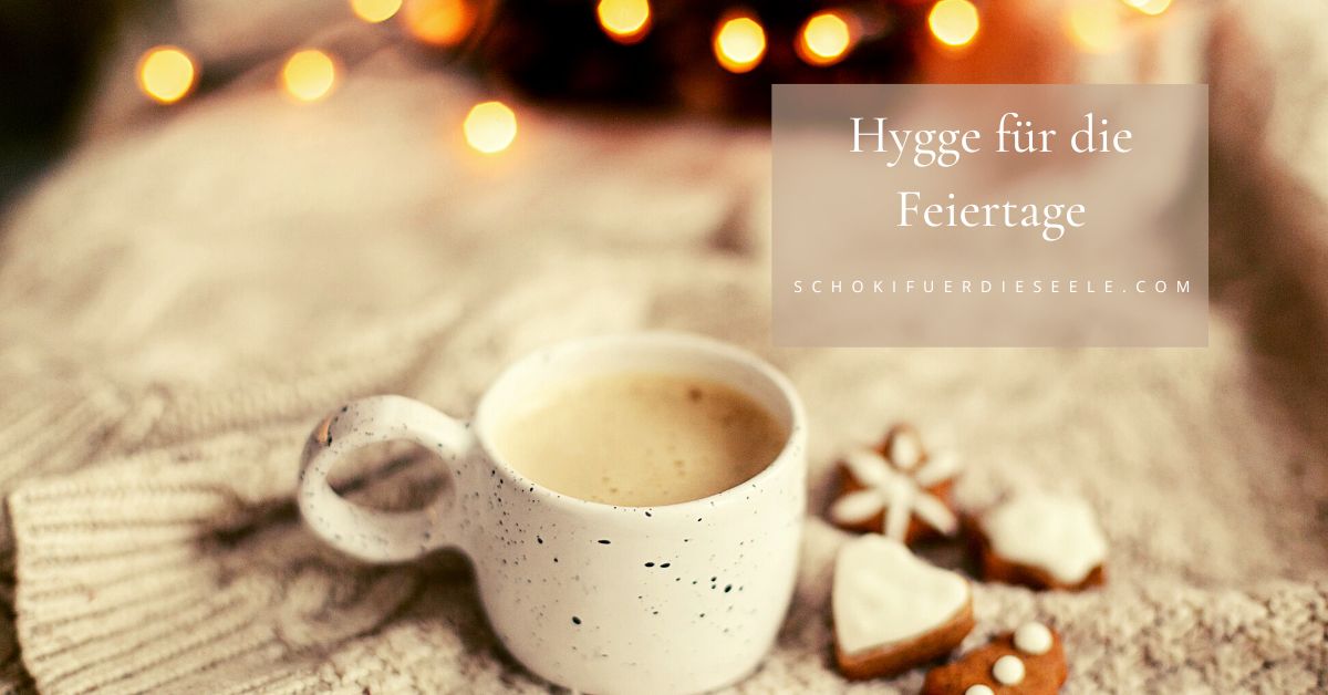 Hygge für die Ferien Tasse Heiße Schokolade Lichterkette Buch